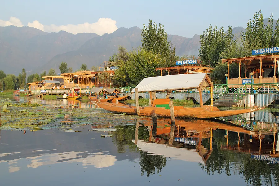 Houseboats & shikaras